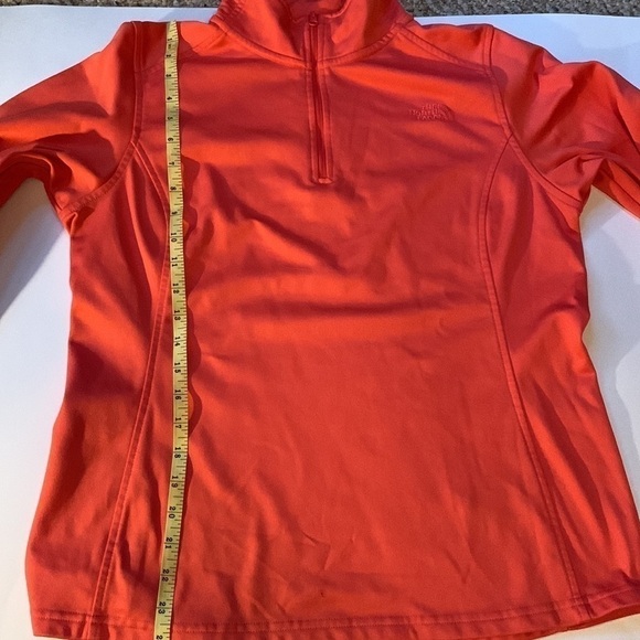 Gently used women’s North Face size large - Picture 5 of 9